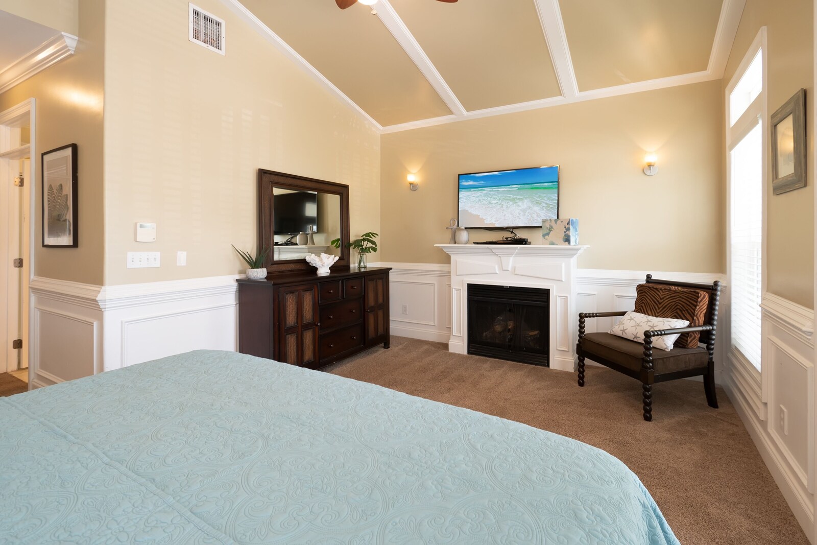 room, fireplace, indoor, bed, private space, television, daytime at Albacore Adventure PCB